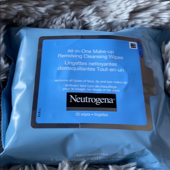 Neutrogena Makeup Remover Bundle - Picture 3 of 3